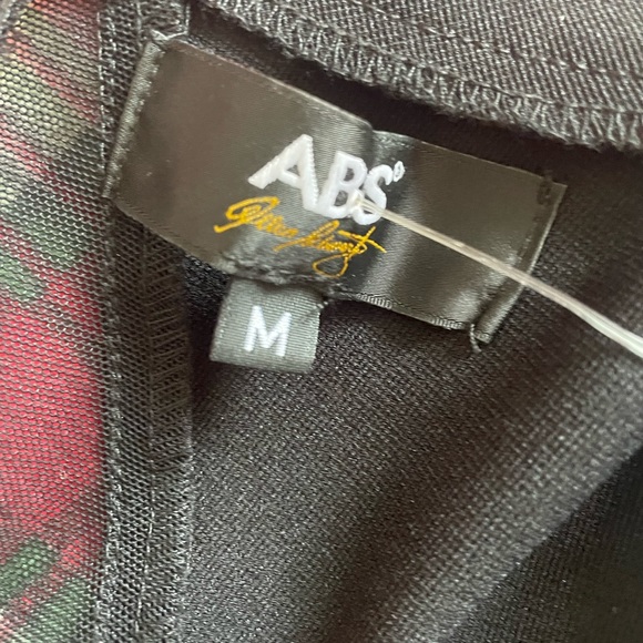 Bodycon Dress with Fine Mesh Details - Picture 3 of 12